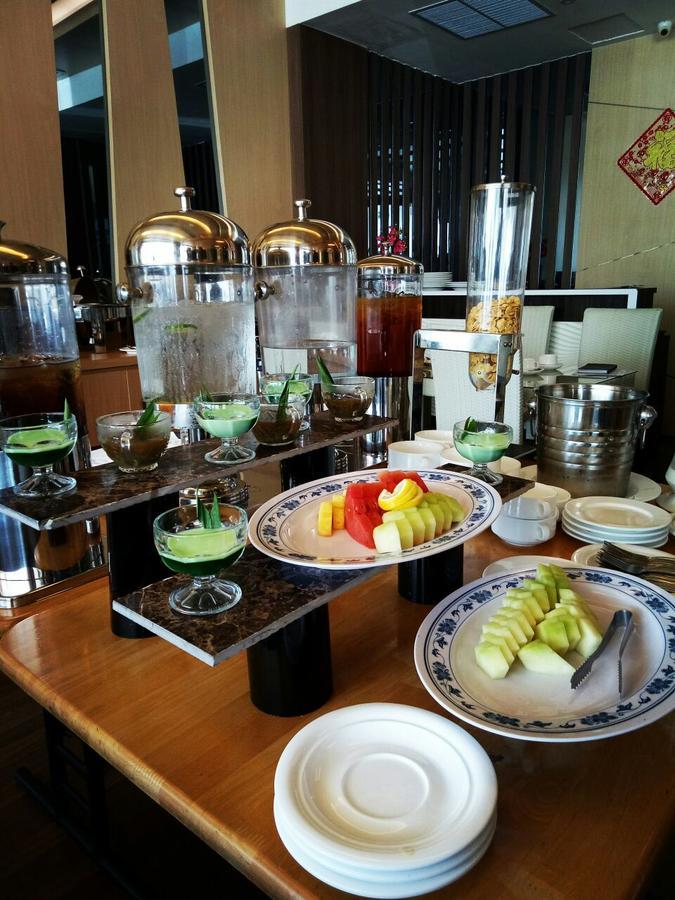 The L Hotel Entertainment Batam Eksteriør billede