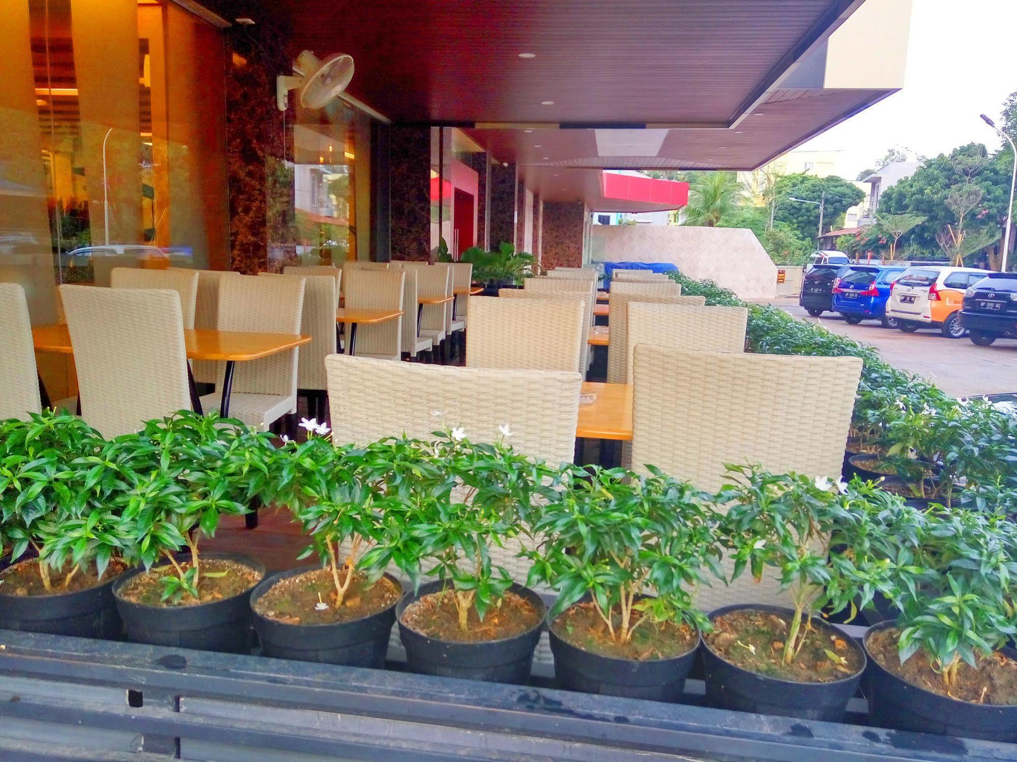 The L Hotel Entertainment Batam Eksteriør billede