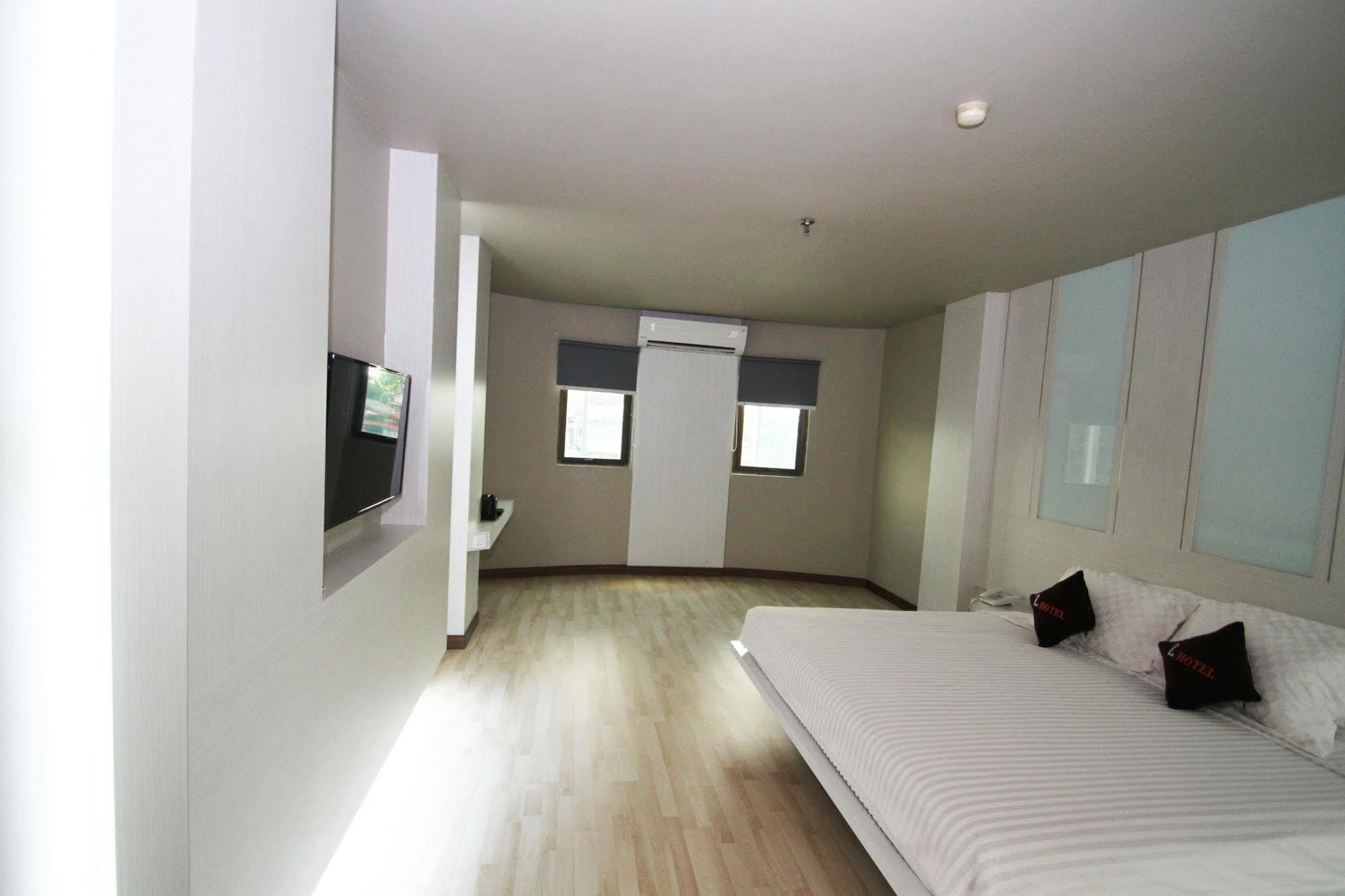The L Hotel Entertainment Batam Eksteriør billede